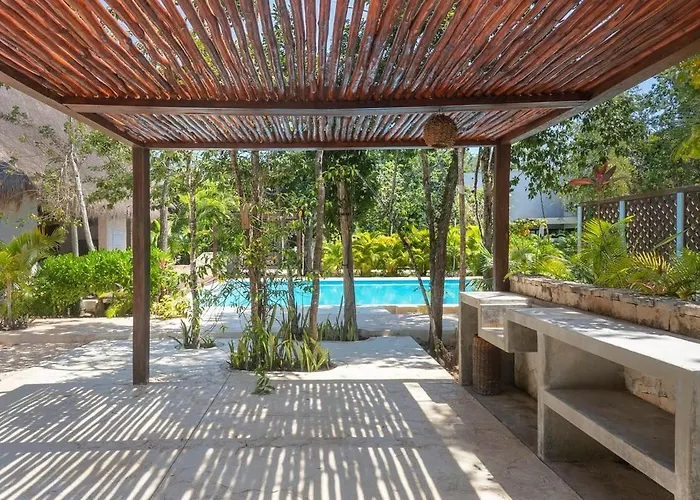 Stunning 4br, Concierge Service, Gated, Paddle Court