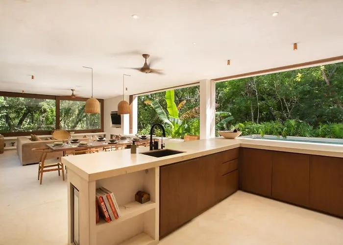 Stunning 4br, Concierge Service, Gated, Paddle Court
