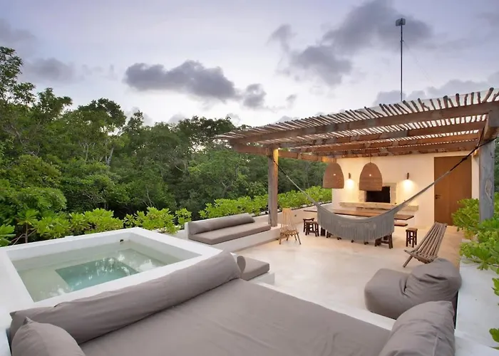 Stunning 4br, Concierge Service, Gated, Paddle Court